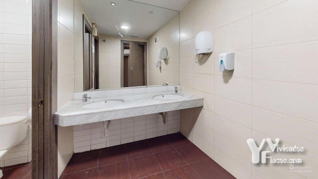 Ref.- 26009 Traspaso de negocio con inmueble , Madrid