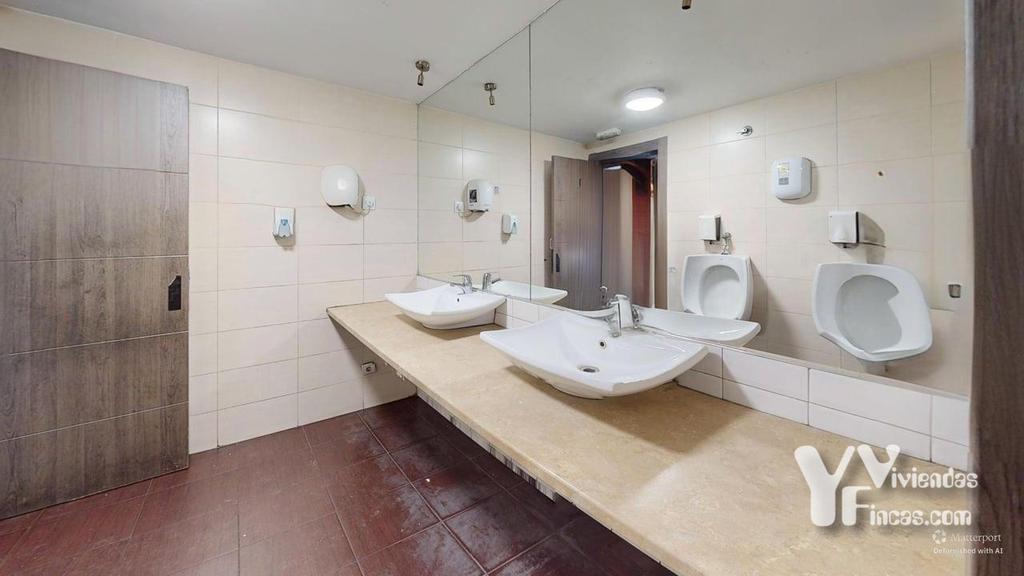 Ref.- 26009 Traspaso de negocio con inmueble , Madrid